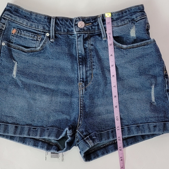 Levi's Denizen Denim Mom Shorts/ 28. - Picture 4 of 9